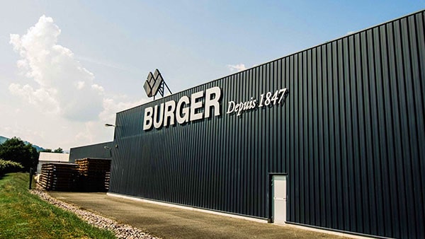stor sort erhvervsbygning 