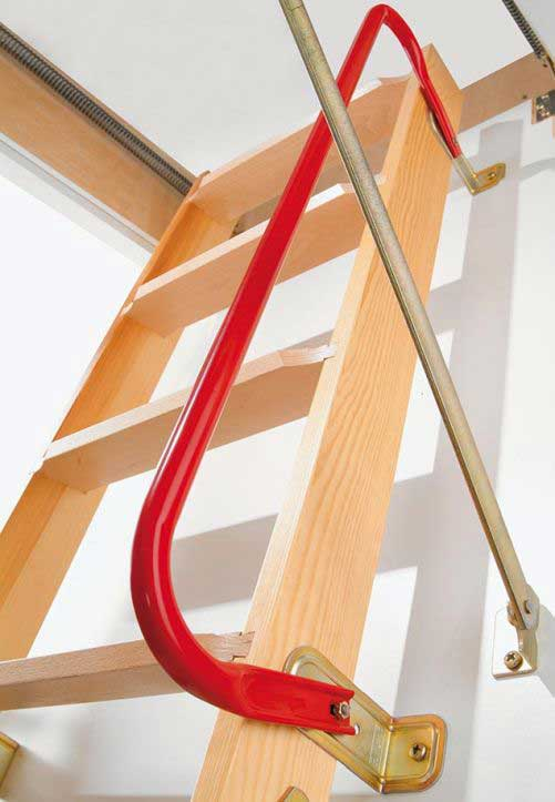 Håndliste i rød stål (Hulmål bredde ≥ 60cm) | Specialmåls lofttrapper
